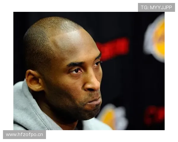 安东尼·戴维斯吃个饭钱包瘪得像皮球，豪车还在门口尘土飞扬！