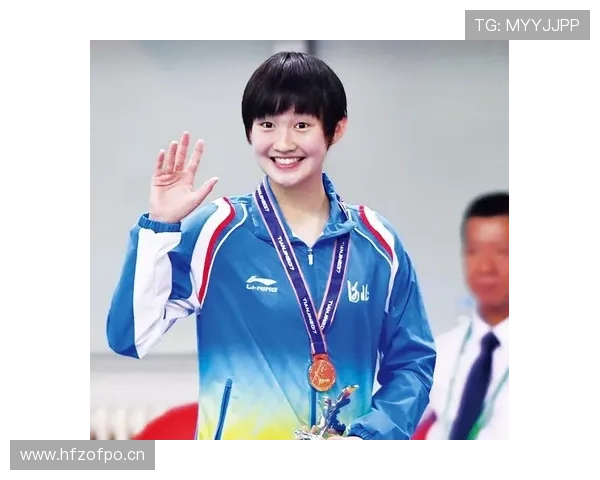 李冰洁每天喝的水比你一个月工资还贵